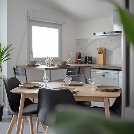 Close To Center, Ac And Car Park Apartament