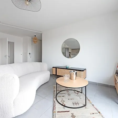 Close To Center, Ac And Car Park Apartament