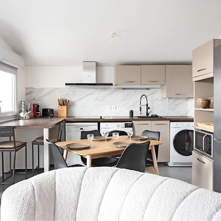 Close To Center, Ac And Car Park *