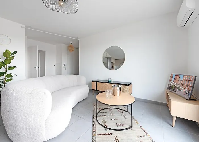 Close To Center, Ac And Car Park Appartement