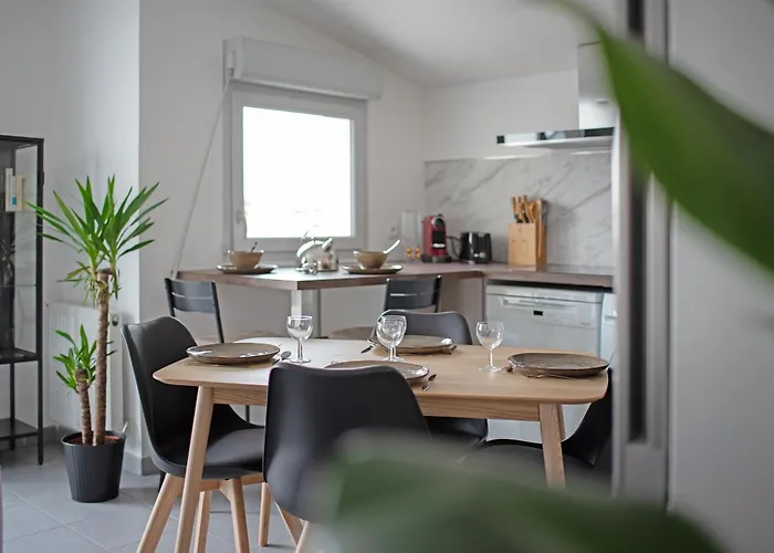 Close To Center, Ac And Car Park Apartment *